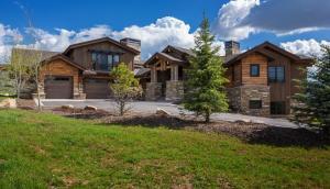 Sohm-1605-8060 v5-Belcher Residence (Web Size) - Montana Timber