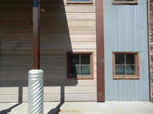 Mining Cabin ranchwood whitewash  No
