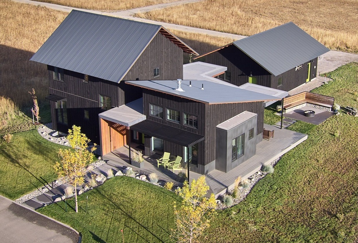 Modern Farmhouse in AquaFir™ Black