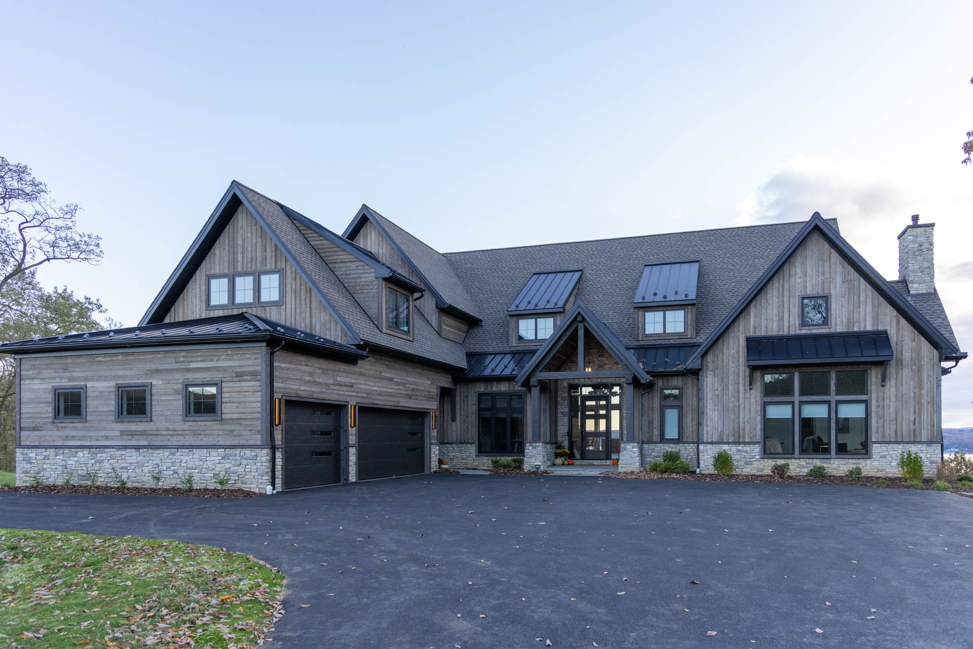 Craftsman home featuring ranchwood Artisan Homestead raked texture cedar siding