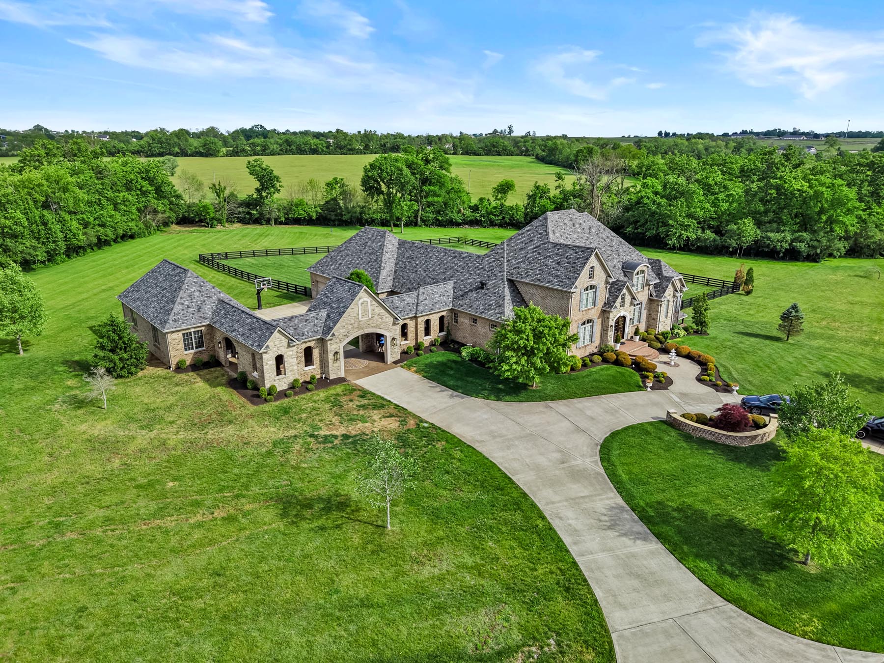 Kentucky equestrian estate hero shot