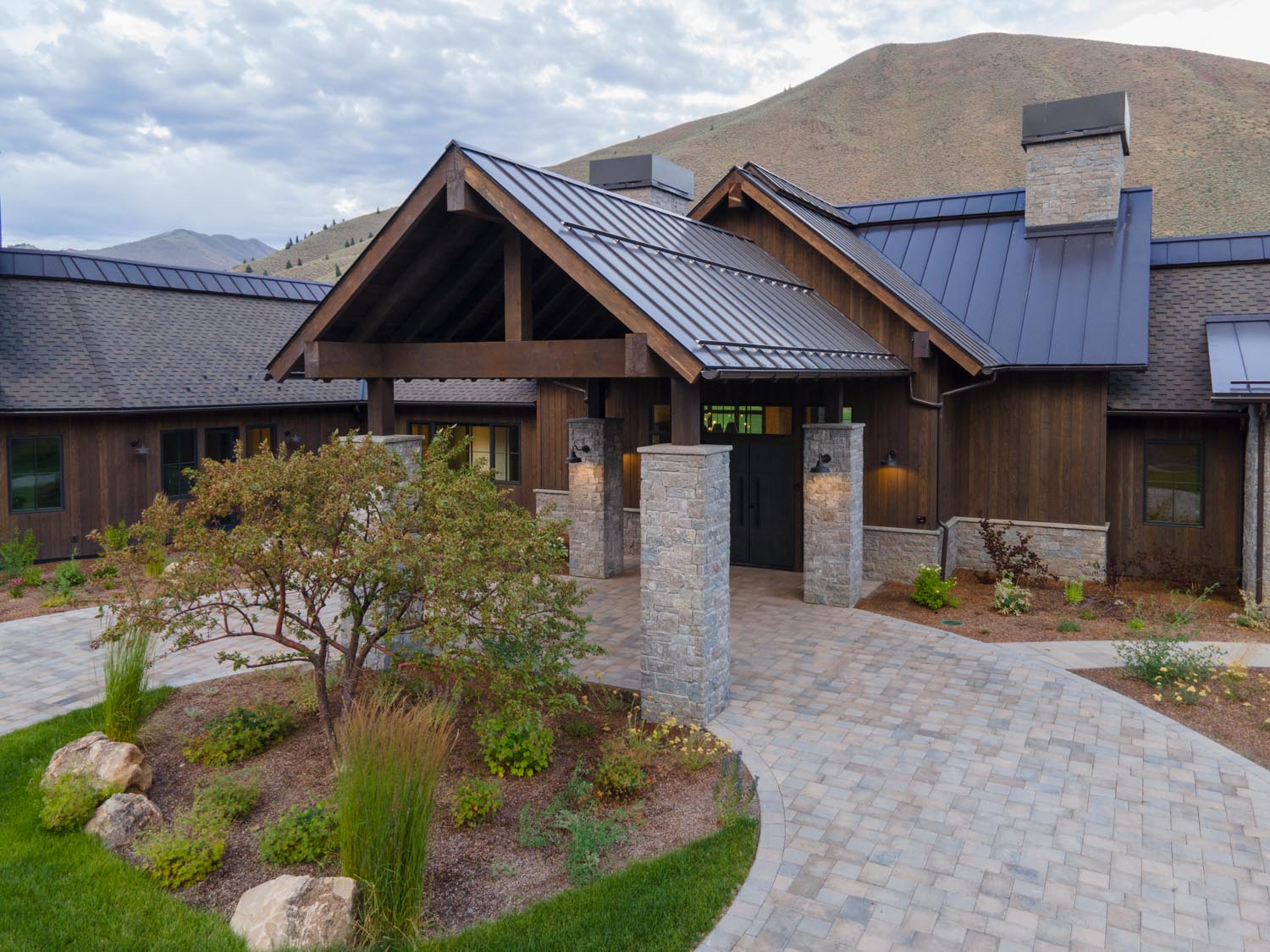 Crafting a Luxury Estate with an Expansive ranchwood™ Western Timber Package
